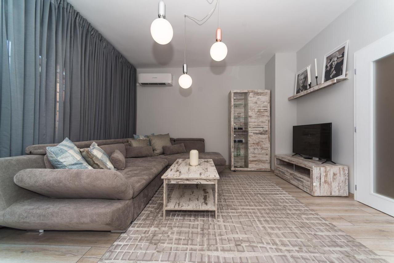 Fashionable 1Bd Flat In The Centre Of Plovdiv Appartamento Esterno foto